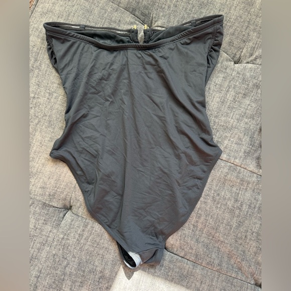 Vineyard Vines Size L strapless bathing suit with gold metal accents - Picture 2 of 6